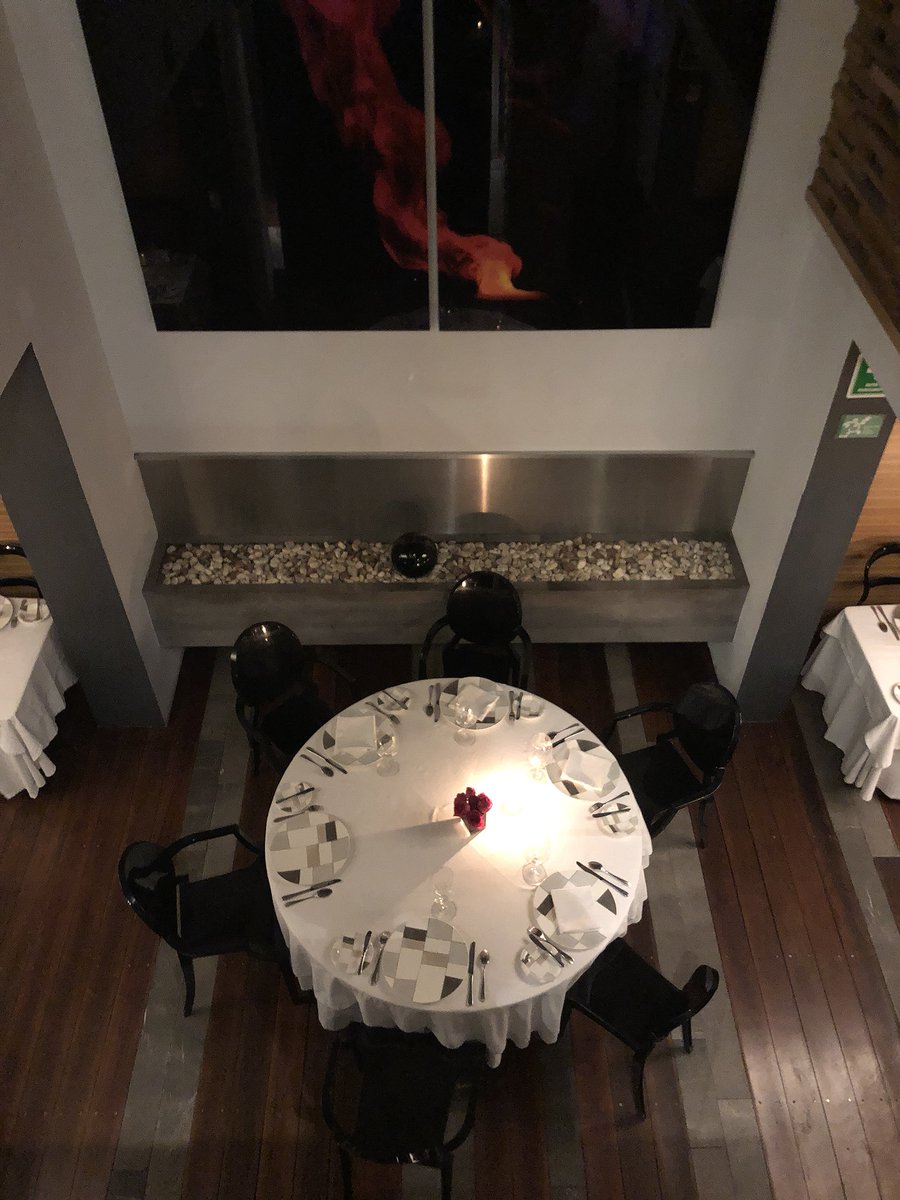 Seguimos en <a href="/JasoRestaurant/">Jaso Restaurant</a> (CH: $900) para probar más de su propuesta internacional contemporánea. Aquí la pechuga de pato con puré de camote, mole negro y kale, y el kampachi con verduras y boulliabaise de leche de coco.