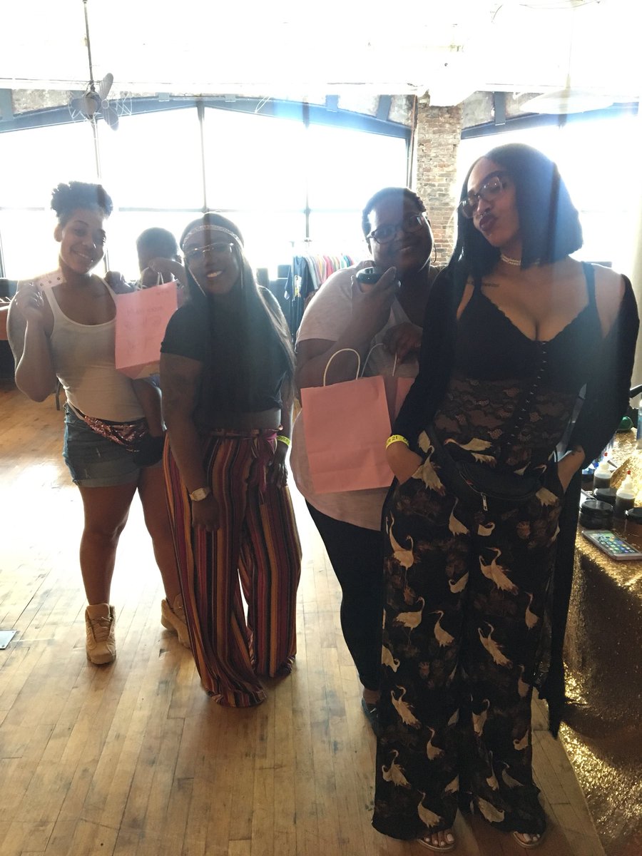 Multifacedllc's tweet photo. Multifaced first customers of they day 🤗💕 we appreciate all the support you guys thank you https://t.co/i9OVv1D84z