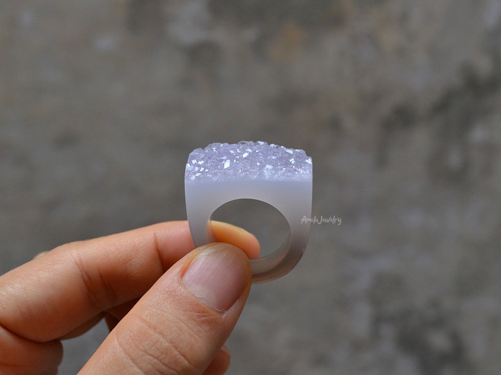 AmilaJewelry's tweet photo. "Give me your hand, before i am old. "
Natural Solid Agate Drusy Ring.
Cut from ONE whole natural drusy agate stone, natural colour, NO dyed.
Each one is Unique.
#drusyring #geodering #naturalstonering #rectanglering #agatering #Amila #handmadering #AmilaJewelry https://t.co/a9mNLtm9Ml