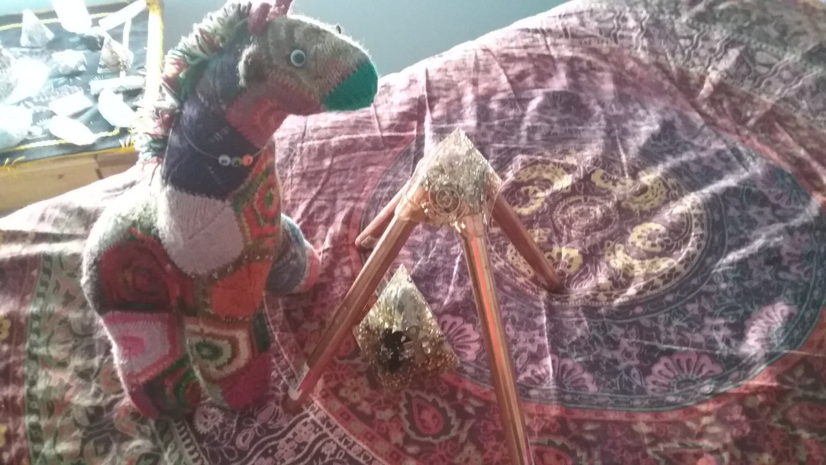 shesus913's tweet photo. Pat the giraffe and some pyramids. All are available fo r sa l e! https://t.co/B0hZxPAmeZ