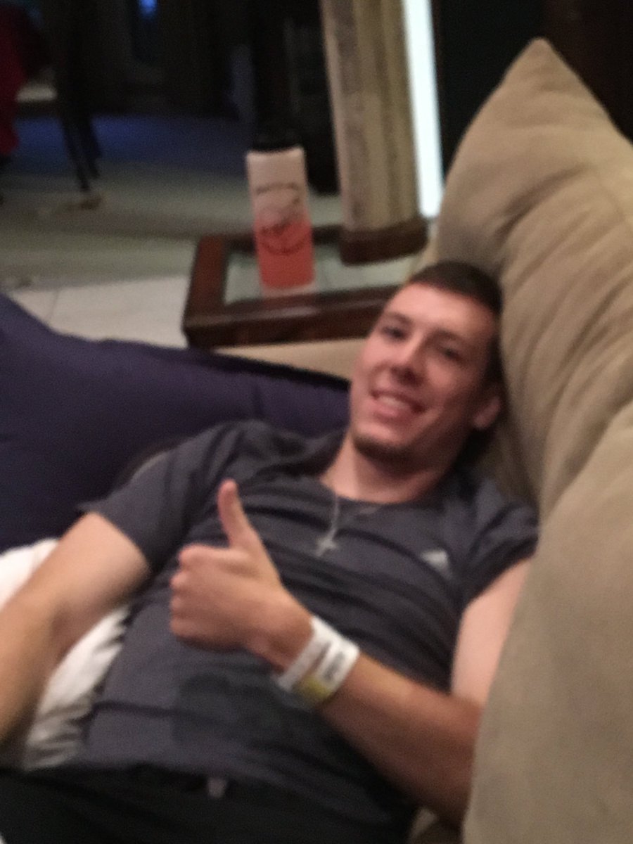 COMMISH_LD's tweet photo. Good to see this guy is GREAT spirits after ACL surgery today! Had a great mindset about his future! #getwellfast #futurecoach https://t.co/K50Q8XtN0E