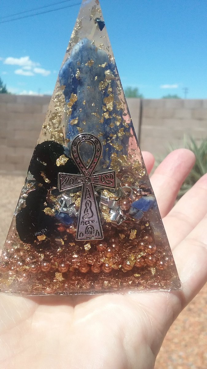 shesus913's tweet photo. #orgonite #orgone #orgonepyramid #orgonitepyramid I make these. :) https://t.co/RCcjs3IzJN