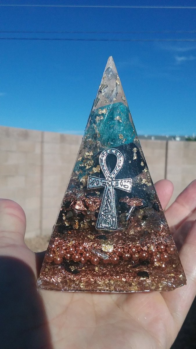 shesus913's tweet photo. #orgonite #orgone #orgonepyramid #orgonitepyramid I make these. :) https://t.co/wQHE6RB9fk