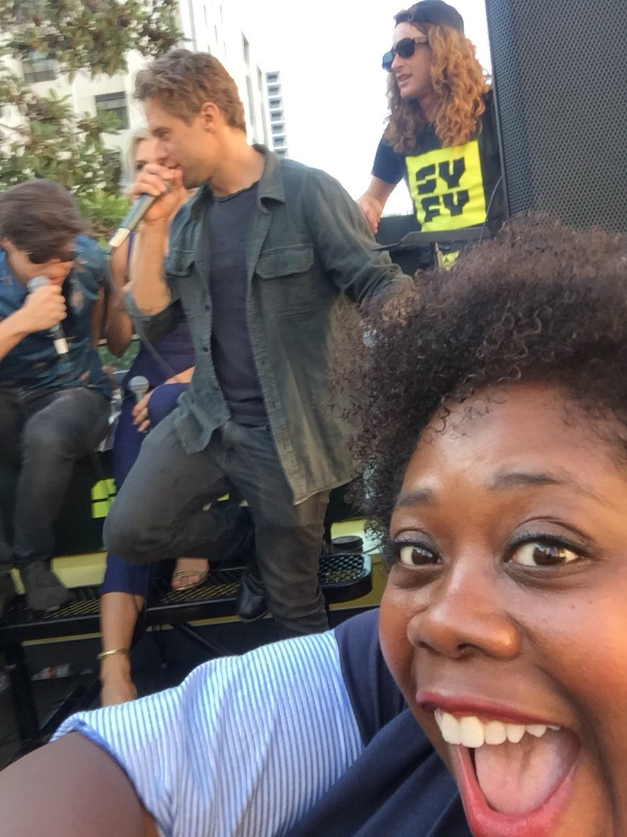 cherry_LA's tweet photo. Just hanging with the @thecameroncuffe @SSIPOS @wallisday @annogbomo #cameronwelsh #danevans of @KryptonSYFY just a normal @Comic_Con Friday Night #ItsAFanThing #SYFY #SYFYKaraokeBus #Krypton #Comicon2018 #SDCC https://t.co/cYGezb8HyD