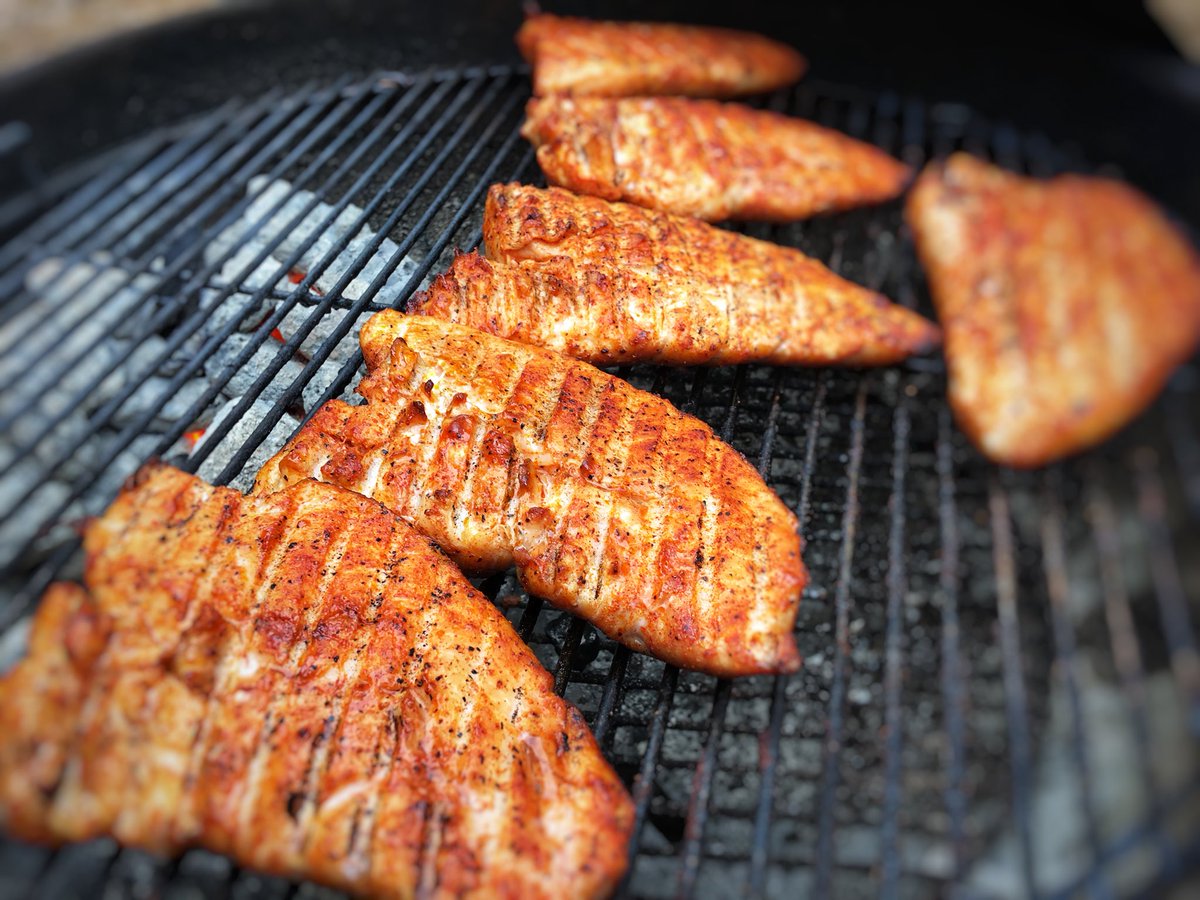wstrbbq's tweet photo. Fired up Friday night with help from the trusty @WeberGrills kettle @KosmosQ Dirty Bird seasoning and a little @BB_Charcoal1961 - things are just better when the grill is going! #cookwithfire https://t.co/xrnpvoVaHc