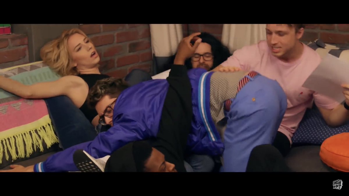 MichellePastore's tweet photo. @smosh I paused the video, this is what it looked like. 😂👍🏻👌🏼🤣 https://t.co/kidNiqdP9G
