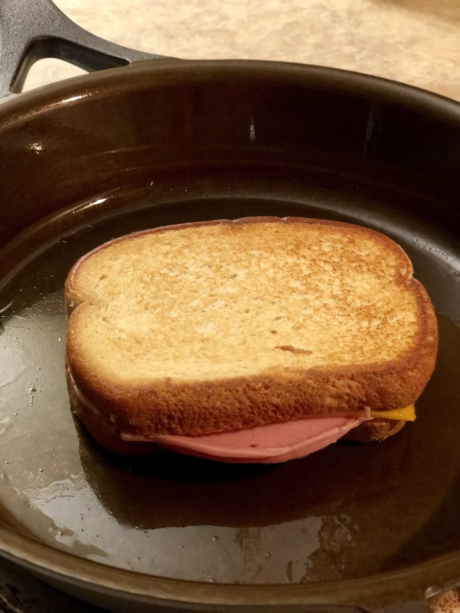 BuzzyWaxx's tweet photo. Nothing better after a 15 hour day than to relax and make a simple grilled bologna and cheese sandwich in the BuzzyWaxx seasoned @stargazeriron skillet! #BuzzyWaxx #CastIronComm #CastIron4Life https://t.co/tpg4aG2KH4