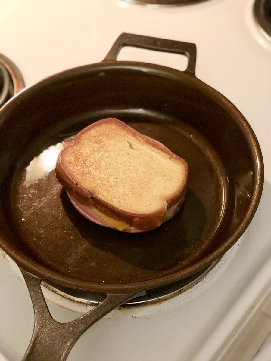 BuzzyWaxx's tweet photo. Nothing better after a 15 hour day than to relax and make a simple grilled bologna and cheese sandwich in the BuzzyWaxx seasoned @stargazeriron skillet! #BuzzyWaxx #CastIronComm #CastIron4Life https://t.co/tpg4aG2KH4