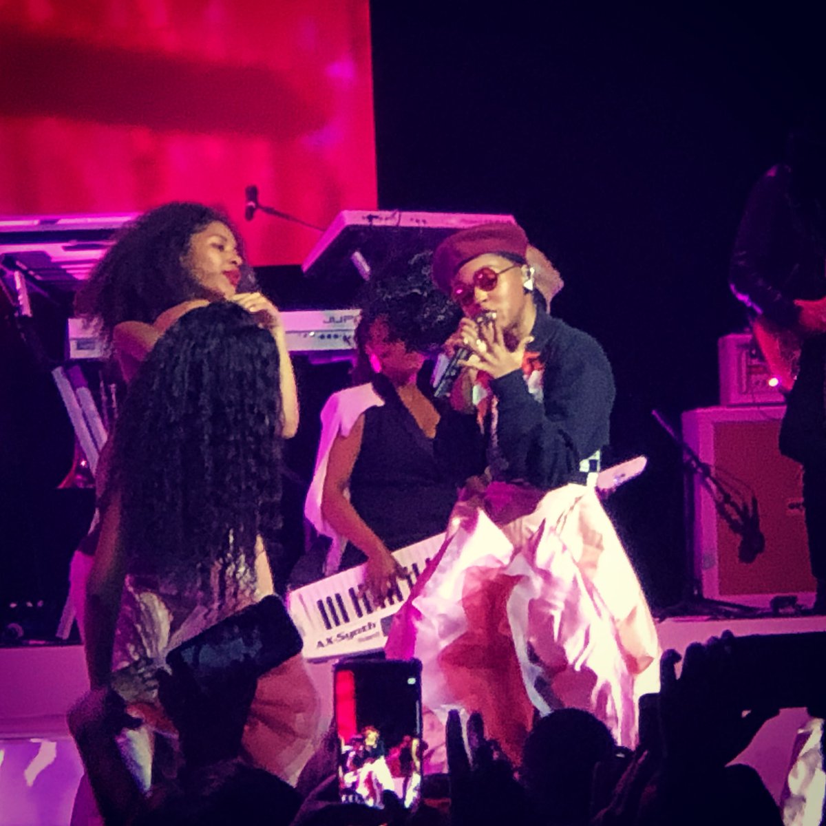 MrEAnders's tweet image. Boy it's cool if you got blue... We got the pynk. #DirtyComputerTour instagram.com/p/BlemfKnAoxv/