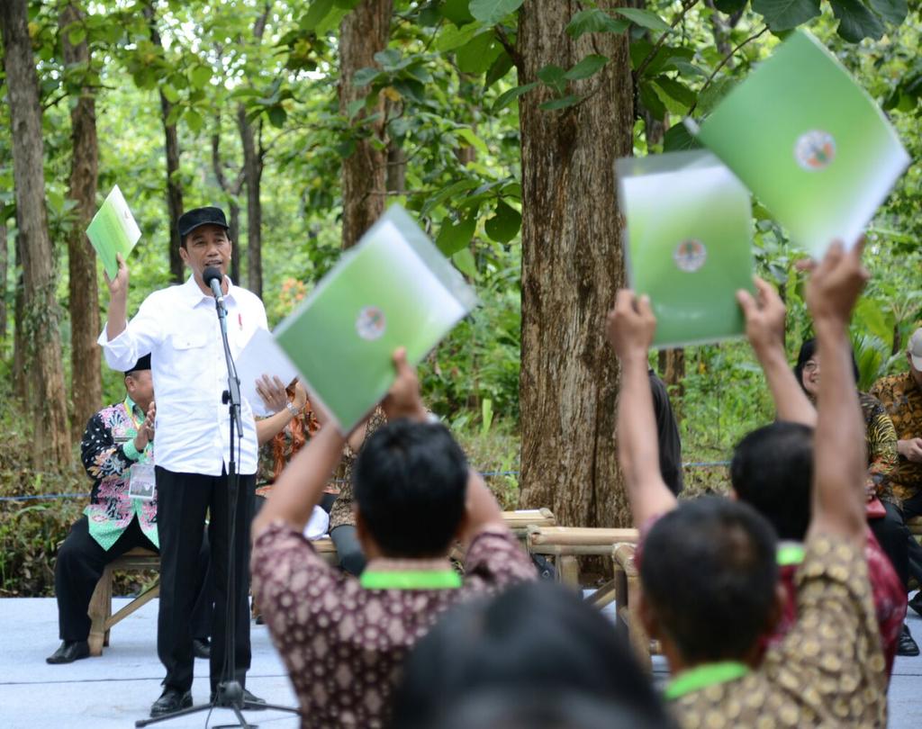 Ada satu orang atau perusahaan menguasai 200, 300, atau 600 ribu ha lahan di Indonesia. Tetapi, konsesi itu bukan dari saya. Tak ada satu meter pun saya berikan kepada perusahaan besar!

Sebaliknya, akses terhadap lahan lebih banyak diberikan kepada masyarakat dan petani lokal.