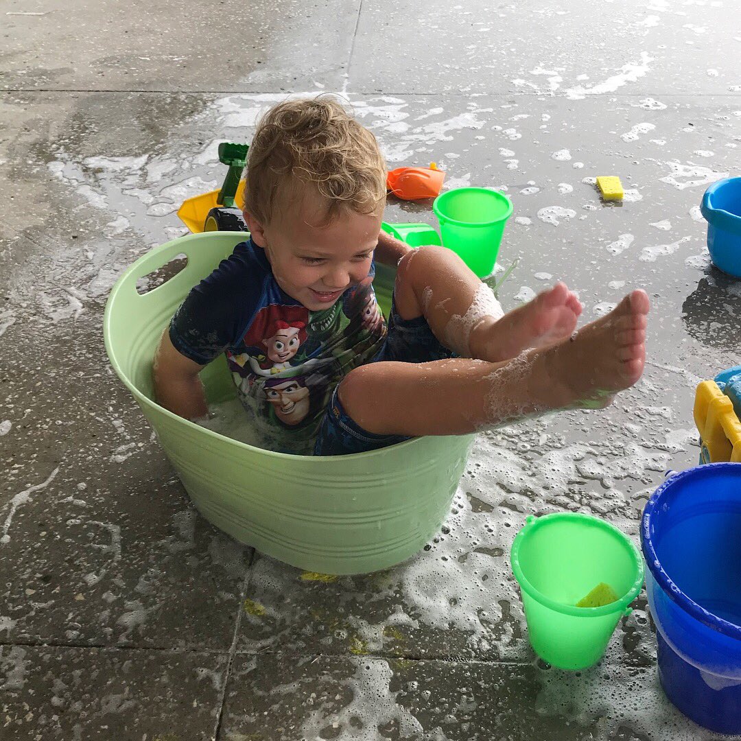 Maura_Lynn1's tweet image. Kiddie Car Wash Friday Fun after #StrollerStrides. 💦#splash #waterplay  #FIT4MOMCelebration #FIT4MOM #summer  #disneymom