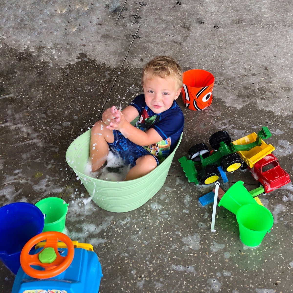 Maura_Lynn1's tweet image. Kiddie Car Wash Friday Fun after #StrollerStrides. 💦#splash #waterplay  #FIT4MOMCelebration #FIT4MOM #summer  #disneymom