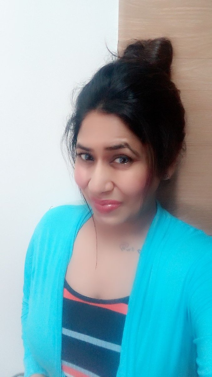geetztandon's tweet photo. @MaybellineIndia I love cheeky glow blush by @MaybellineIndia my look z incomplete wdout blush ..it's Soo light dt one stroke gives u a feel of GOOGLYY VOOGGLYY VOOSH ππ #FridayNightFavorite https://t.co/ODAjYa8nuv