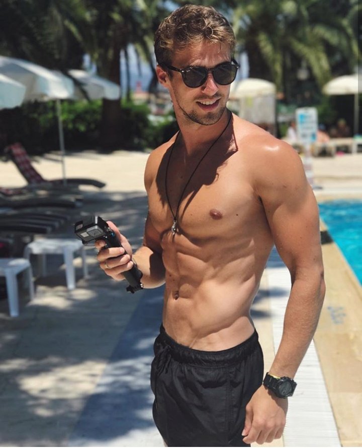 Diego Steimann
XXV. 
Sports and animal lover
📍Dubai, EAU. 🇦🇪
#FreeRol 
       ¿Me regalas un rt?