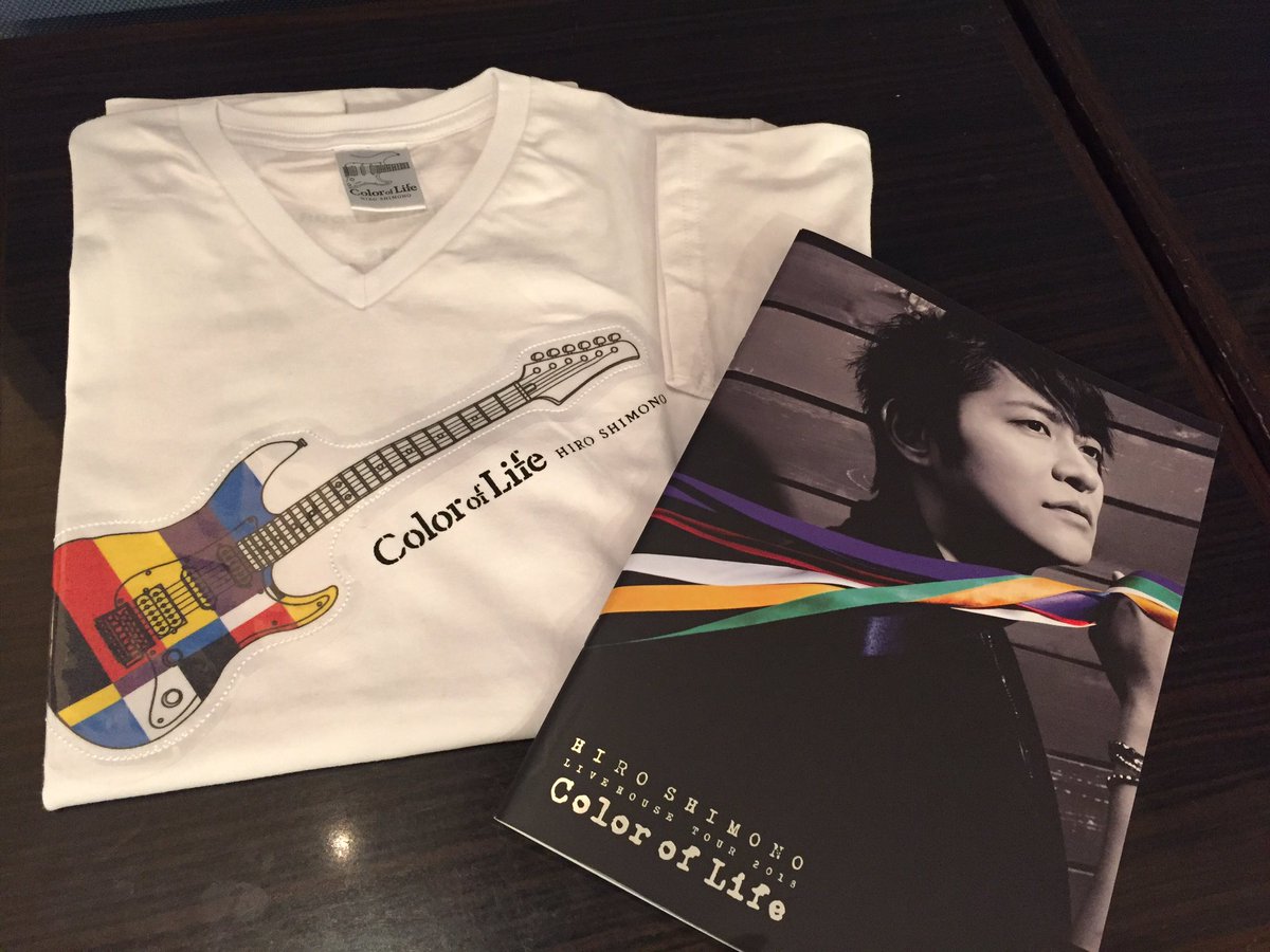 트위터의 下野紘musicofficial 님 グッズ紹介をしていきたいと思います まずは定番 Tシャツとパンフレット 下野rock流カラフルに作ってます 下野紘 下野紘music