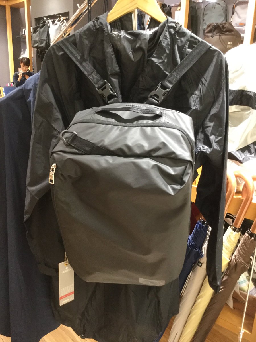 Itoya Topdrawer 東京ミッドタウン 西宮ガーデンズ店 むむ これはなんだ と思ったら Assov の 3wayトラベルケース スーツケース と思ったらインナーバッグなのですね 中身を取り出してリュックにもショルダーにもなり 旅先のサブバッグとして