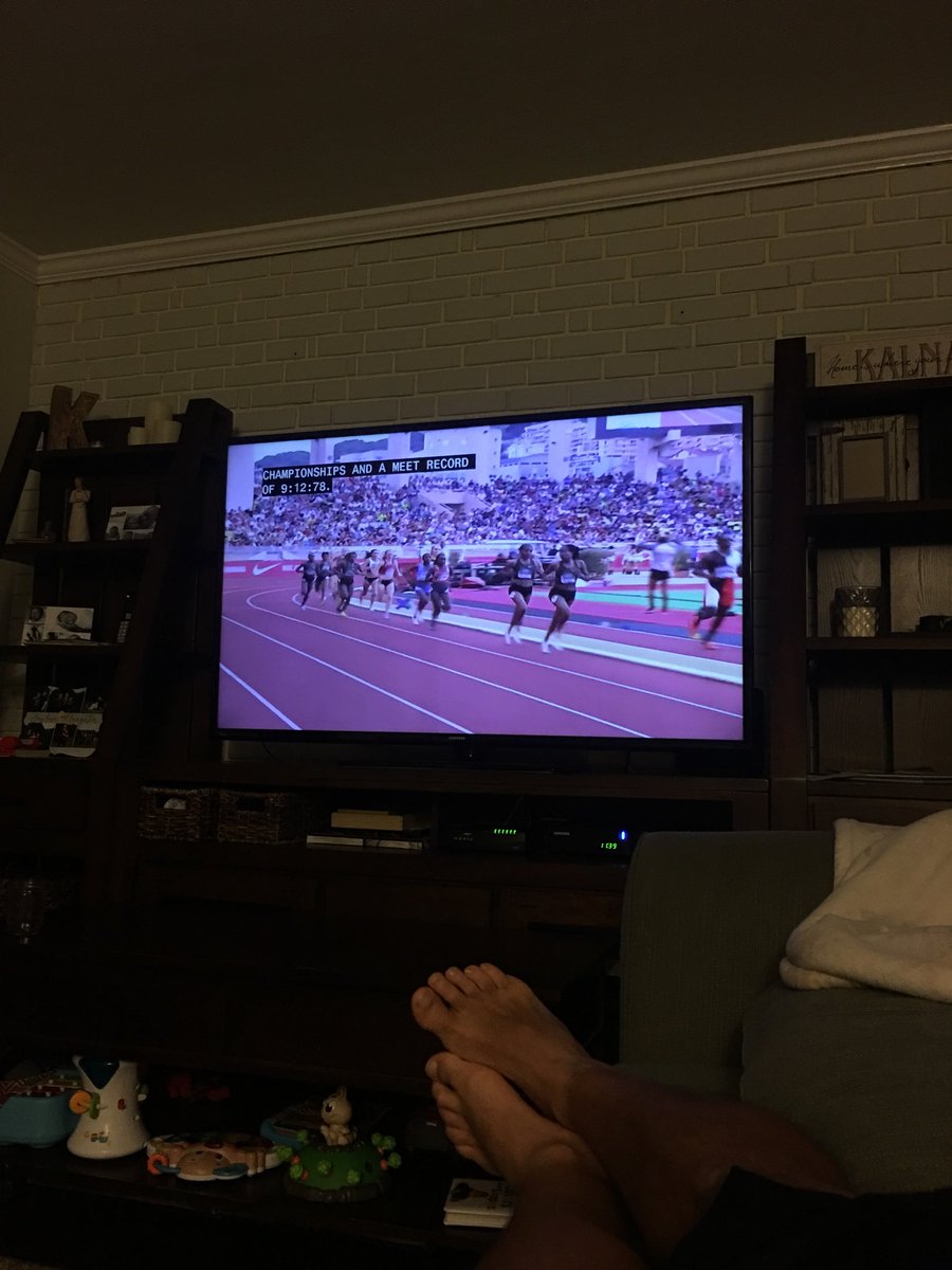 JonKalnas's tweet image. When you wife invites you into the shower but @Diamond_League is on #trackislife #trackandfield #thrownation #iaaf #diamondleague