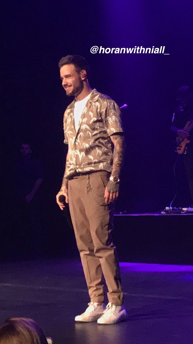 laughs_n_lyrics's tweet photo. I saw @LiamPayne perform at his first solo sold out gig and met him for the second time one month ago tonight and omg I miss him so much 😞 #chasesummer #chasesummersoundtrack #chasesummersoundtrackwithliampayne https://t.co/f7z6LNlOWK