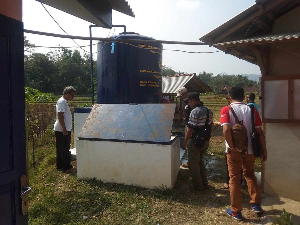 dputrsdakabpml's tweet photo. Monev pemanfaatan bantuan sumur dalam tahun 2017 dari @KementerianESDM di  @desa_wanarata kec. @bantarbolang17 @PemkabPemalang . Berharap paska diserahterimakan ke desa bakal jadi unit usaha @bumdes cc. @dinpermasdespml @puspindes https://t.co/STr895Emoc