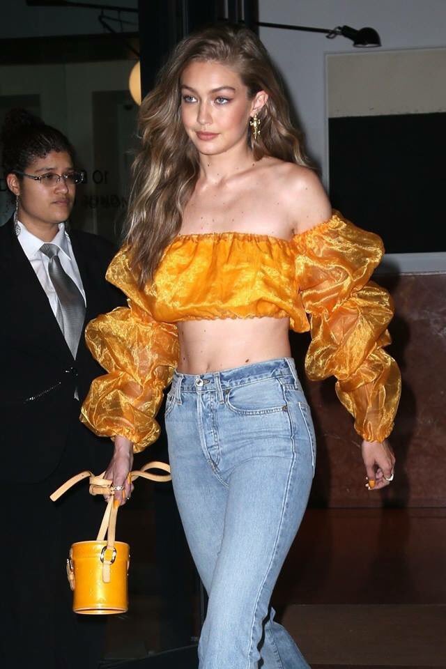 pinku_tai's tweet photo. โอ้ว! นางฟ้าของบ่าว 
🧡💛Gigi Hadid 💛🧡คือลุคนี้ เสื้อตัวนี้ คิ้วท์ทะลุเลนส์เว่อร์ หุ่นเป๊ะ ปัง ไปอี๊กกกเค้าชอบง่าา https://t.co/fzrFGrZsCY