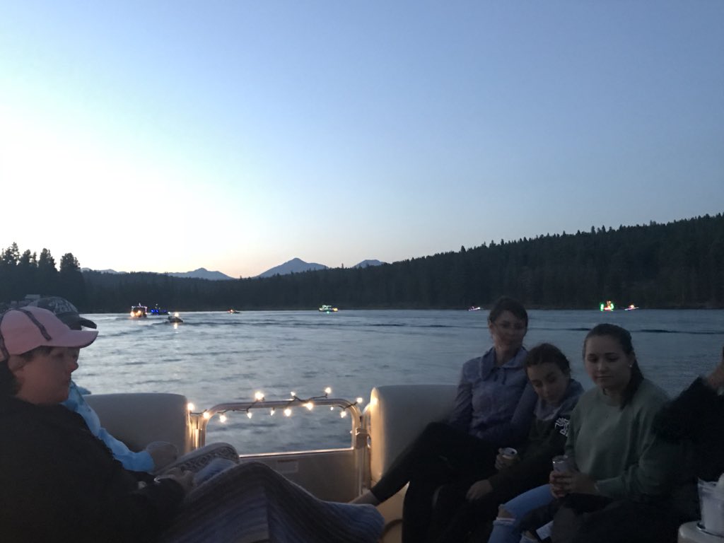 Butteamerica31's tweet photo. Placid Lake Light parade #budweiser @BudheavyScott @keeley_mia @diggermj https://t.co/o2SnSjcLvg