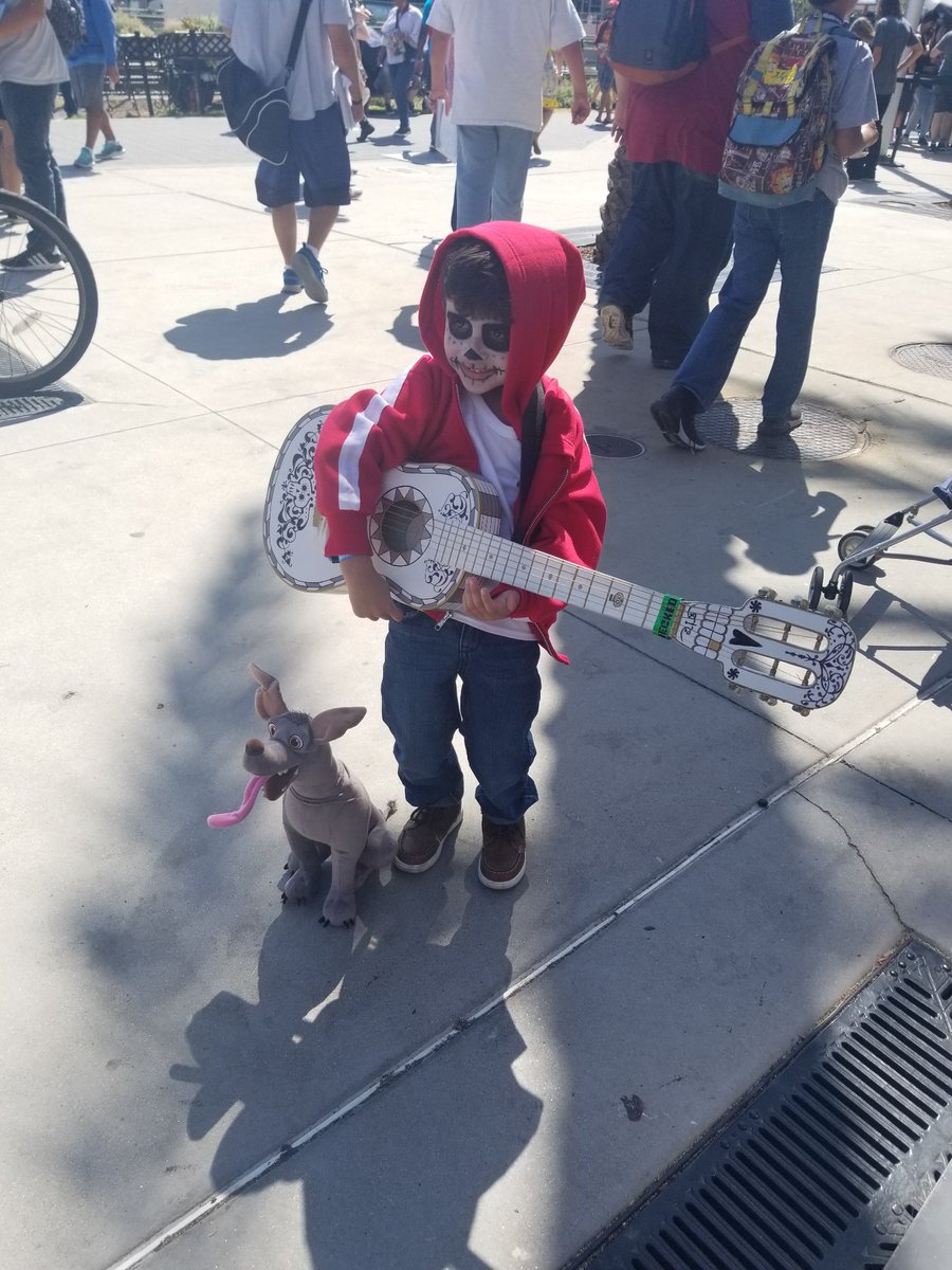 kupcakekrush's tweet photo. @pixarcoco my son had to be Miguel at San Diego Comic-con. His fav movie ever! #sdcc #2018 #coco #pixar #miguelcosplay #cococosplay https://t.co/FrSVoAH8rd