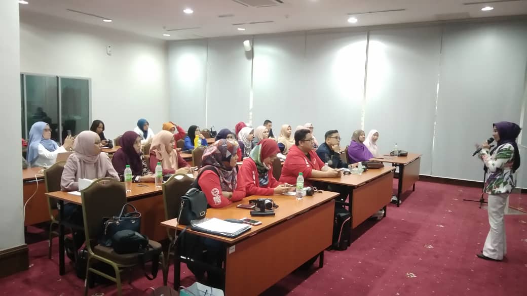 kbba9's tweet photo. #BengkelPersonaliti oleh Puan @azie_samm di @maticmy, Jln Ampang.
.
1) wow first impression 
2) create your own personality style 
3) color make your soul 
4) mix and match outfit
.
#kbba9 #bengkelkecantikan #peekabox #peekaboxbeautybox #nurulizzahcatering #mrszakitchen https://t.co/7xKikpm4d9