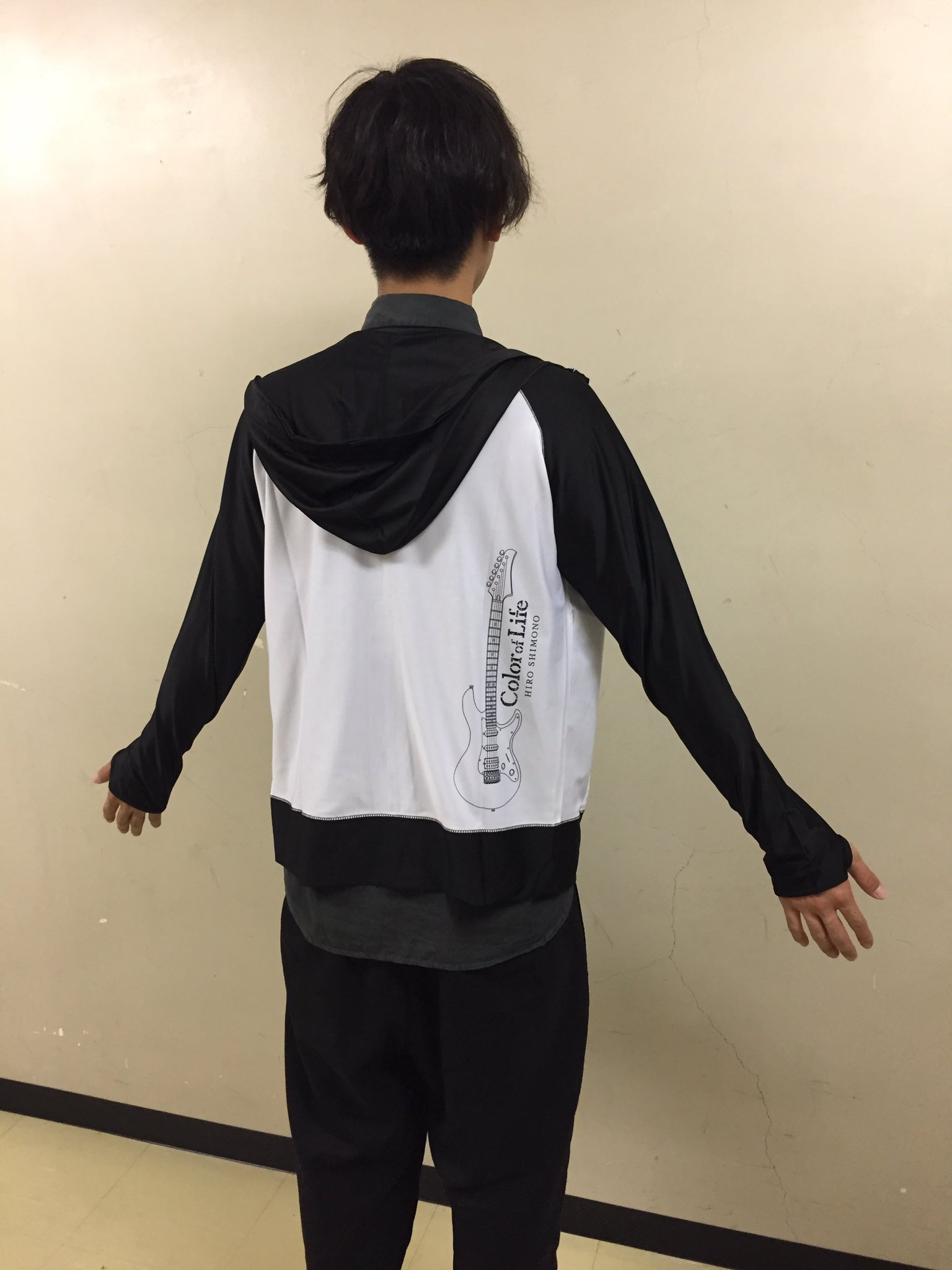 下野紘musicofficial グッズ紹介続いてはラッシュパーカ 夏でも涼しく着れる素材 男女共用mサイズでの販売となります 袖口は親指が入れられるようになってます 下野紘 下野紘music 下野紘musicofficial グッズ紹介続いてはラッシュパーカ 夏でも涼しく着れる素材 男女共用mサイズでの販売となります 袖口は親指が入れられるようになってます 下野紘 下野紘music