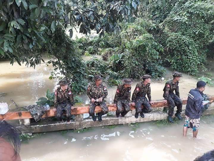 ZSittnaing's tweet photo. တပ္မေတာ္သားေတြ ……တနသၤာရီမွာ ကယ္ဆယ္ေရး စတင္! https://t.co/fo9pBxQM5t