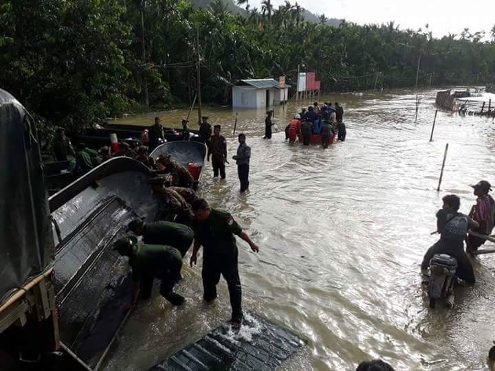 ZSittnaing's tweet photo. တပ္မေတာ္သားေတြ ……တနသၤာရီမွာ ကယ္ဆယ္ေရး စတင္! https://t.co/fo9pBxQM5t