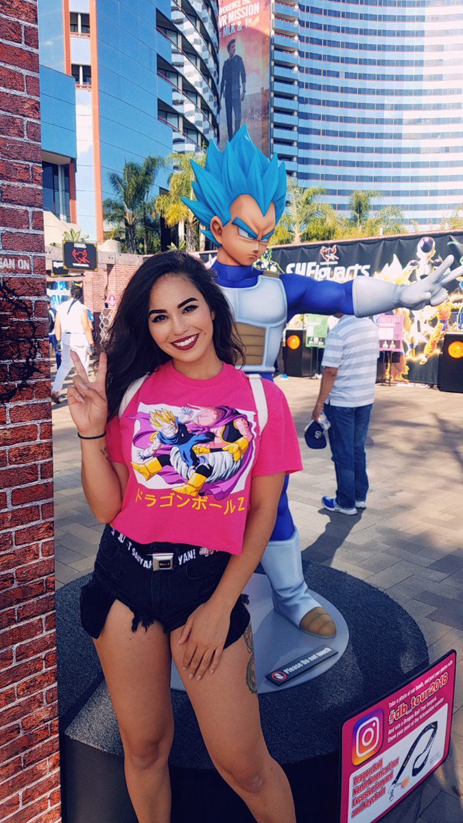 EmilyRexz on Twitter: "First photo...cues song... *there goes my babyyy* Friday was 🔥 at #SDCC