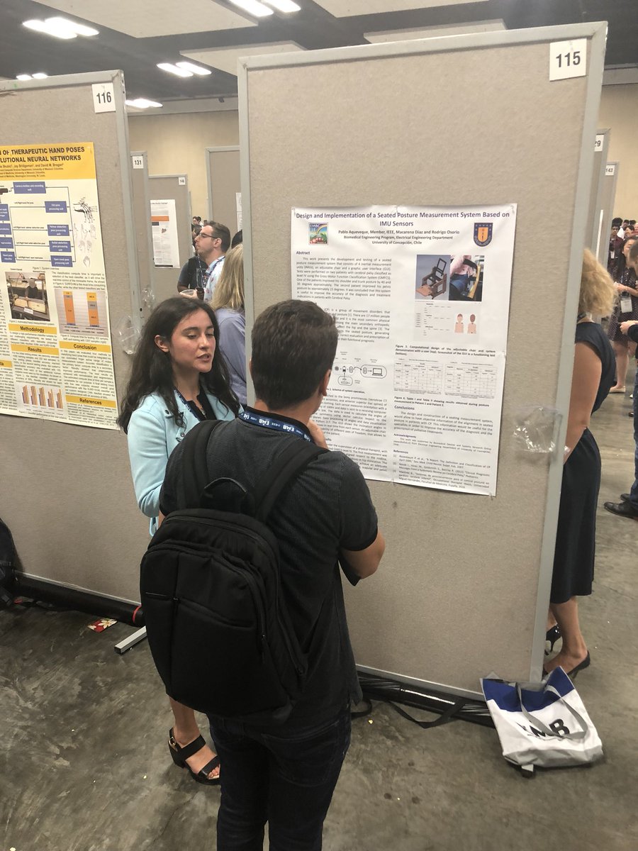 Pablo_Aqueveque's tweet photo. Feliz con la participación y manejo de los estudiantes con sus proyectos !!! Tremendos proyectos, excelente recepción. En #EMBC18 @IEEEembs https://t.co/ugaNYfXtgb