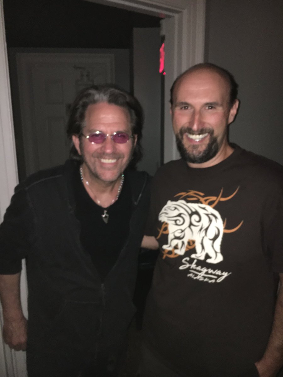 busasquatch's tweet photo. Thanks for another great show @kipwinger See u next time! #Winger #FromTheMoonToTheSun #BlindRevolutionMad @wingertheband https://t.co/AJ1BThFGGg