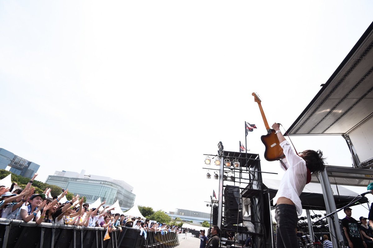 murofes's tweet photo. 【ムロフェス2018レポ】轟音を搔き鳴らしLUNKHEADが登場。
Vo.小高の力強い歌声、そして予想のできないめまぐるしい楽曲展開から目が離せない。
ラストは「はじまり」を披露。芯の通った歌詞にあわせ、フロアも一斉に拳が上がり、ひとつになった瞬間だった。
pic yusuke #murofes https://t.co/sAWybzhwjl