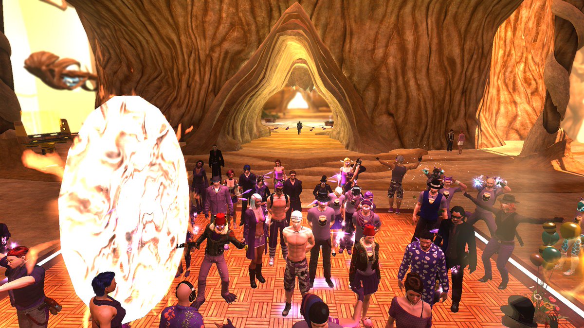 RedWatchful's tweet image. At the sound of Somewhere Over the Rainbow and tears in our eyes, the Vigil for Maddie has ended. I have no words to describe how wonderful was to be there, even being a stranger for all those people. Simply, thanks to all. 
She's certainly proud of all of you. #PurpleForMaddie