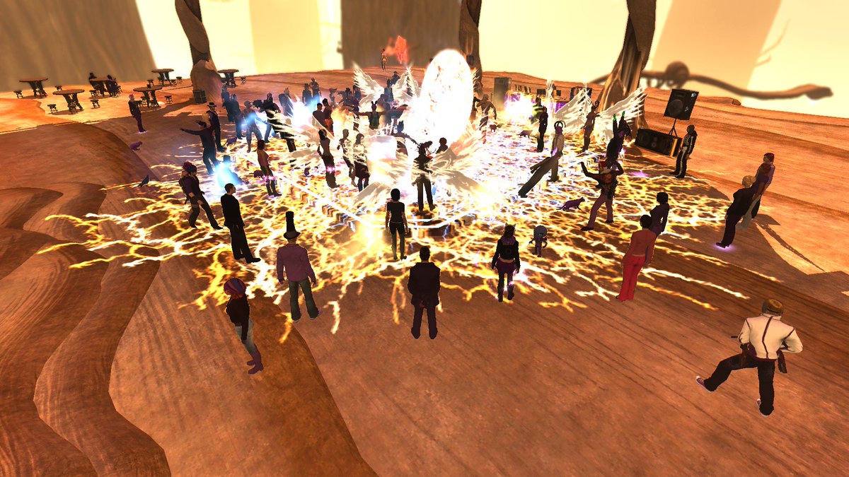 RedWatchful's tweet image. At the sound of Somewhere Over the Rainbow and tears in our eyes, the Vigil for Maddie has ended. I have no words to describe how wonderful was to be there, even being a stranger for all those people. Simply, thanks to all. 
She's certainly proud of all of you. #PurpleForMaddie