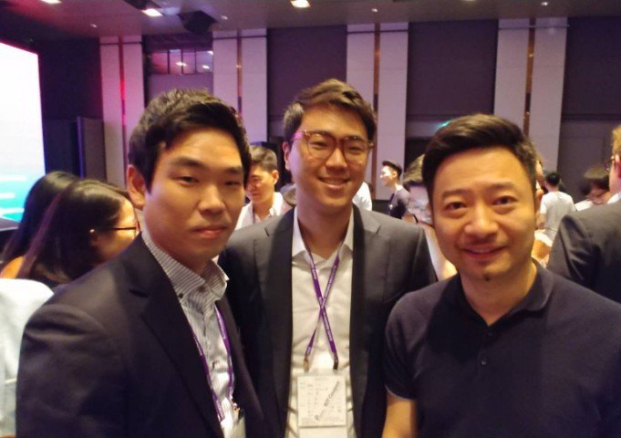 POPCHAIN_Global's tweet photo. The #POPCHAIN Team with @dahongfei, founder of @NEO_Blockchain, at the #BlockchainPartnersSummit in Seoul! Great talking to you! https://t.co/G3RkxDhRXj