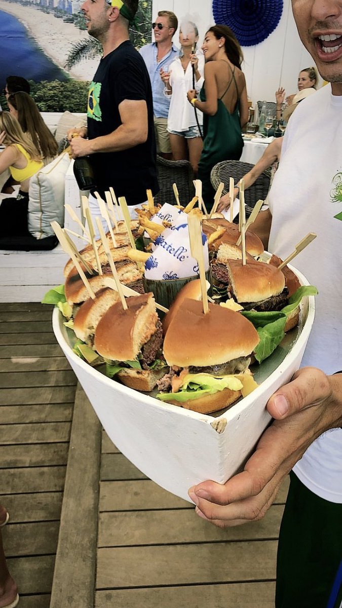Quiero un barco de esos en este momento 😍🍔🛳#foodlover