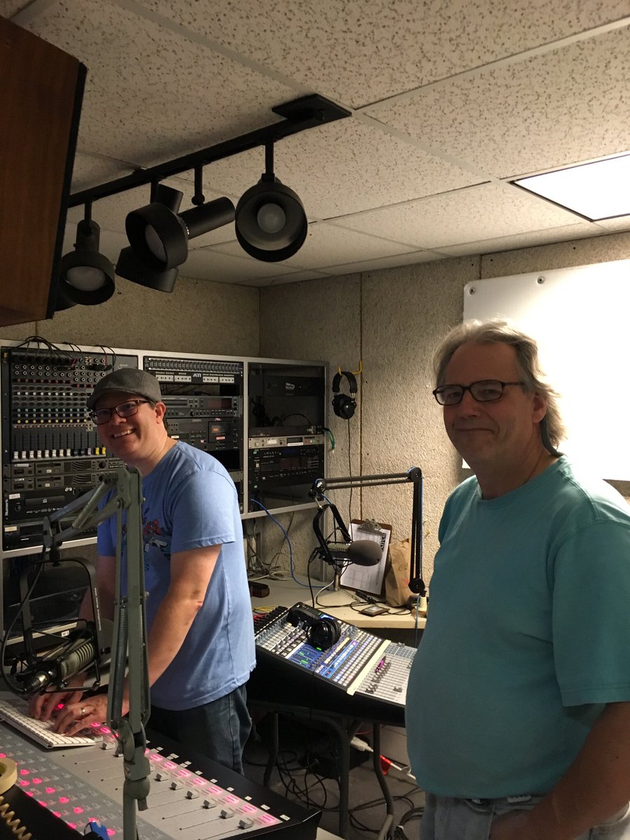 kevorargh's tweet photo. More photos from Local Motives on WMPG! #positivesnark #kevinoreilly #rickenbacker #localmotives #wmpgradio https://t.co/eHOdgkkJqP