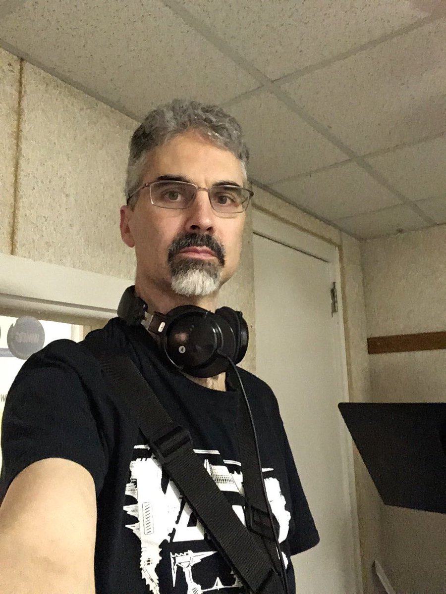 kevorargh's tweet photo. More photos from Local Motives on WMPG! #positivesnark #kevinoreilly #rickenbacker #localmotives #wmpgradio https://t.co/eHOdgkkJqP