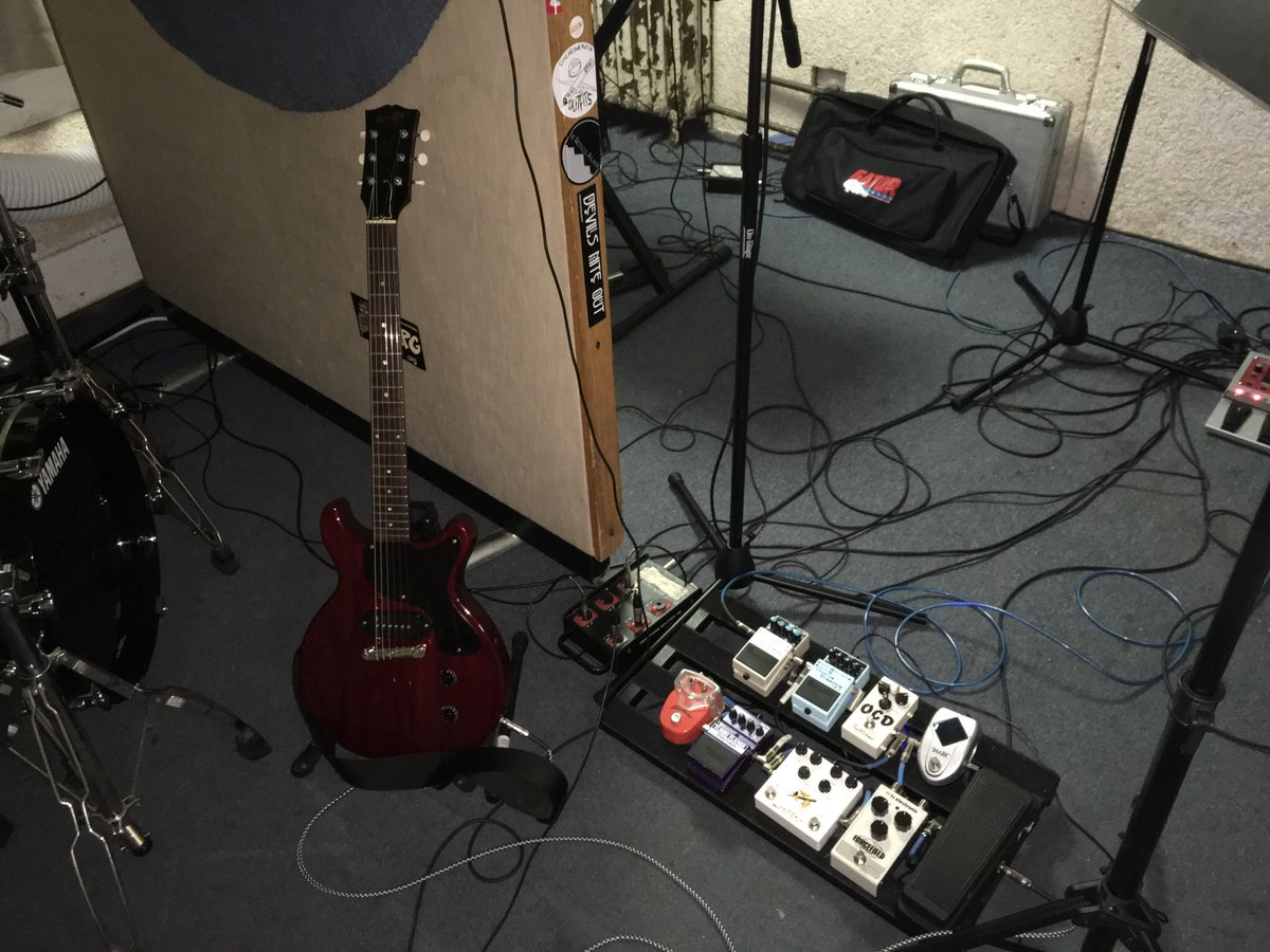 kevorargh's tweet photo. My office tonight - Local Motives Music Show on WMPG #Positivesnark #livemusic #wmpg #localmotives https://t.co/HETdT4qZga