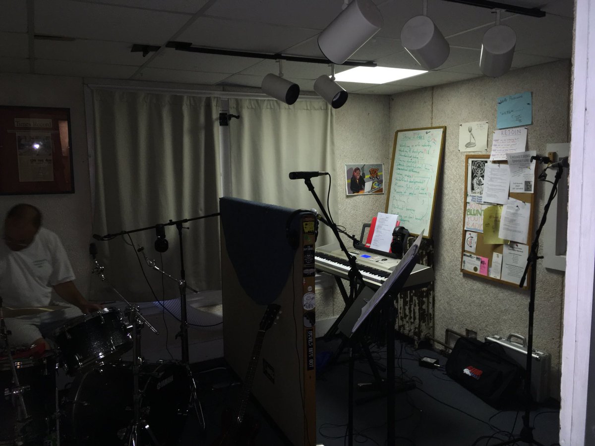 kevorargh's tweet photo. My office tonight - Local Motives Music Show on WMPG #Positivesnark #livemusic #wmpg #localmotives https://t.co/HETdT4qZga