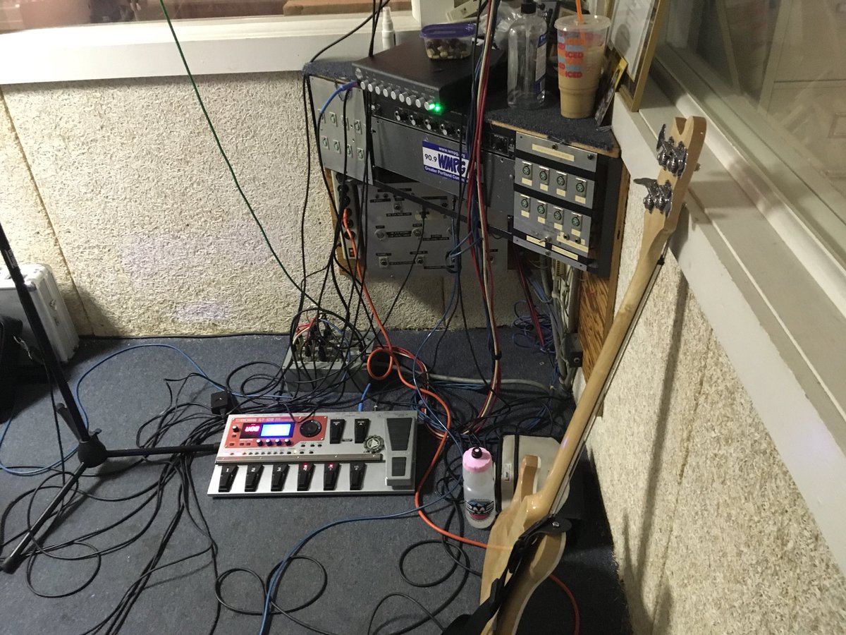kevorargh's tweet photo. My office tonight - Local Motives Music Show on WMPG #Positivesnark #livemusic #wmpg #localmotives https://t.co/HETdT4qZga