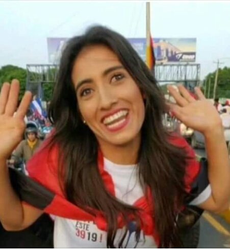 tutivandalico's tweet photo. -oe! @AnabellaGaleano vos chavala solo sos enseñar el culo,la pirinola y hablar estupidez.
-ideay es que solo eso se hacer.
#ridiculous #hailMun #MUN https://t.co/KXYzUrL9pd