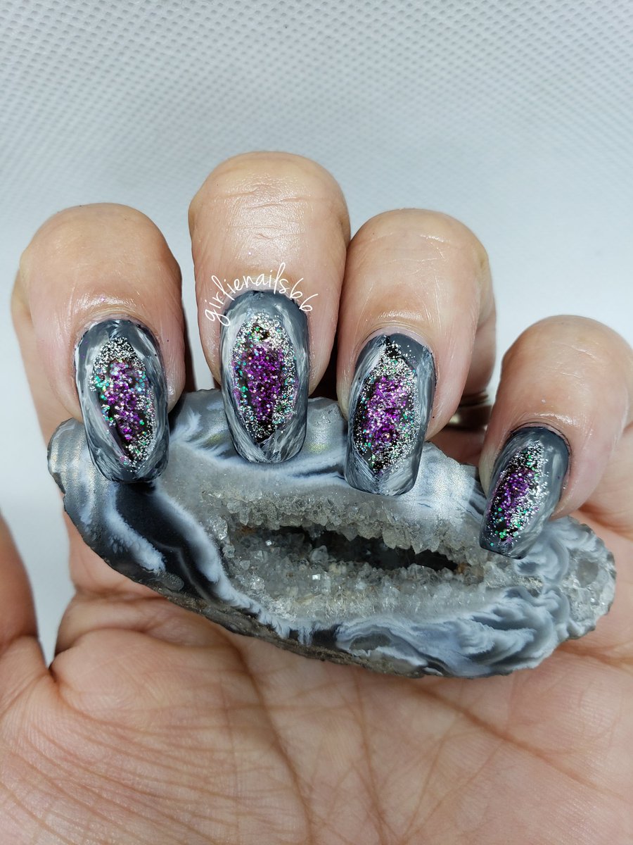 girlienails66's tweet photo. Love how awesome these Geode Nails turned out. Check out my YouTube to see how I did them ๐ #geode #geodenails #nailsoftheday #nailartwow
https://t.co/a4RvLvxXJF https://t.co/VO0HPnietO