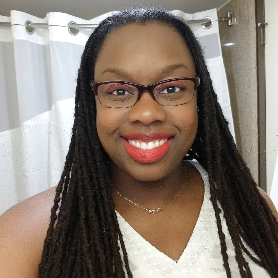 KMCtheWriter's tweet photo. Sometimes you have to be bold and daring. Lips by Ladie Mae Cosmetics. #NoFilter #Lipstick #BigRedLips https://t.co/r1E0oVY2wg