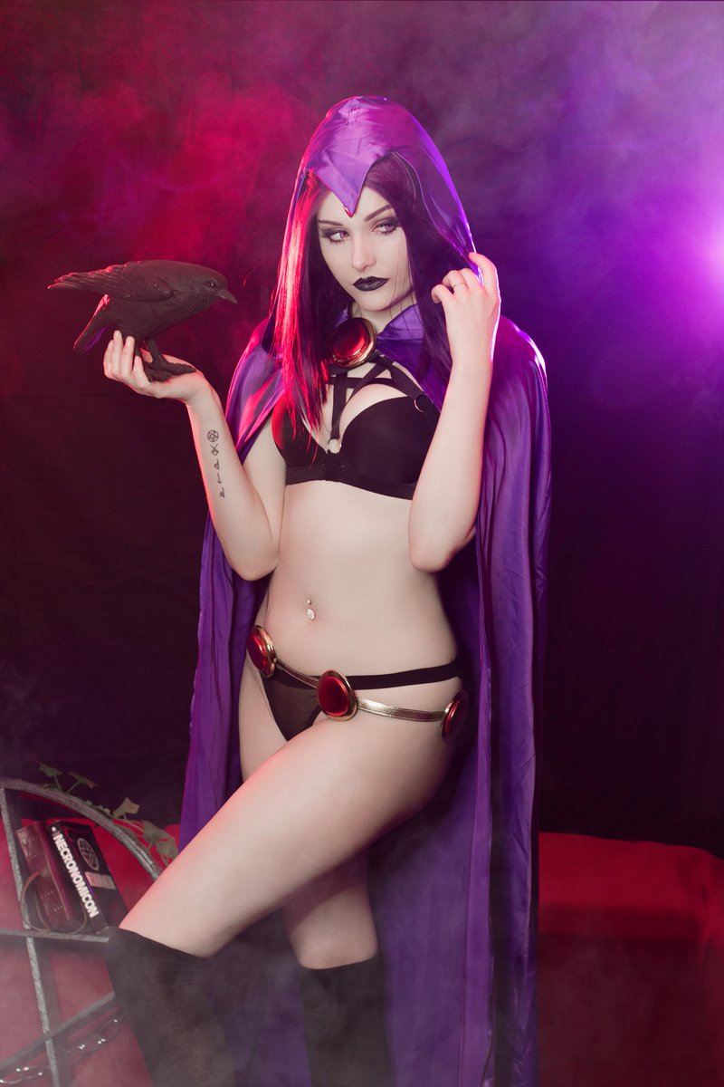 Cartoon: (Teen Titans) Raven Cosplay by. 