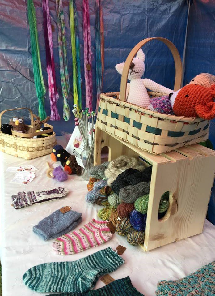 ThreadsNThings's tweet image. Mother Nature compromised tonight. Thankful farmers got the rain they needed and we got to have our Art Crawl in Tecumseh Park. Lots of new customers and people interested in my creative process and handspun yarn. #handmade #ckont #519promotionsandevents