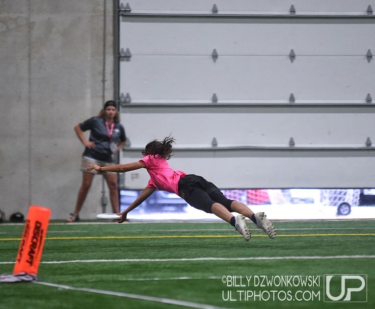 UltiPhotos's tweet image. A little close up of the @SportsCenter Top 10 grab by @UltimateRevo's Laura Ospina 😱

Taken by @BDPhotography01 &amp;amp; @LeclairePhoto! 📷