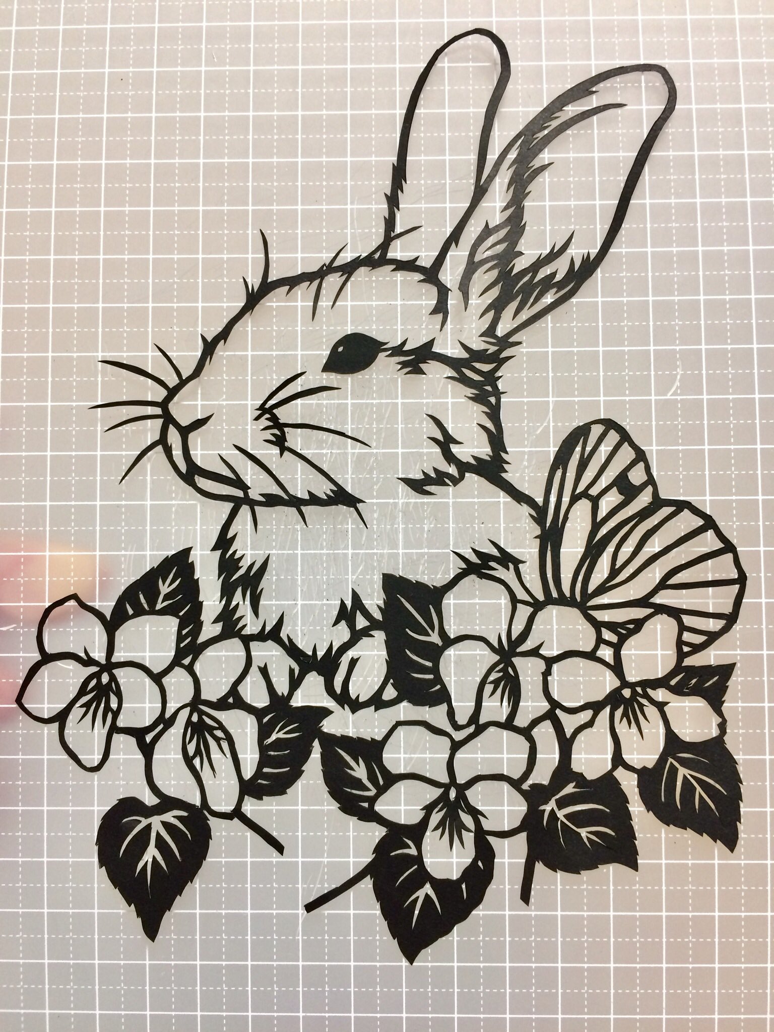水玉バンビ 完成 切った後も面白い 切り絵 草花と動物の切り絵図案集 T Co C4wso3ilch Twitter